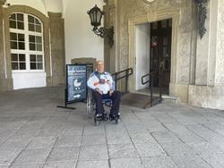 Wejście dla osób na wózkach inwalidzkiech