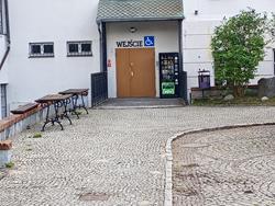 Wejście do Muzeum dla osób niepełnosprawnych